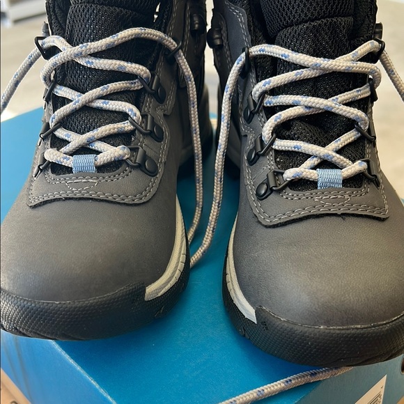 Columbia Charcoal Outdoor Boots BRAND NEW - Picture 6 of 8